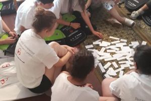 15 adolescente din centre de plasament au participat la tabăra de vară ,,Spune Stop ...