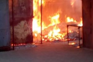 Tânăr de 18 ani, identificat ca fiind autorul incendierii din Bazarul Rădăuţi, reţinut 24 ...
