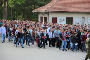 63 de băieţi şi 57 de fete vor îmbrăca, din toamnă, uniforma colegiului militar câmpulungean