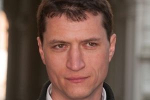 Viceprimarul din Codlea, atacat cu un levier şi un cuţit, de trei bărbaţi