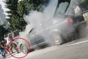 Maşina a luat foc şi un om curajos a intervenit. Ce era, de fapt