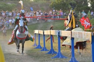Au venit din patru zări să lupte pentru orădeni: Festivalul Medieval a fost bogat în demonstraţii spectaculoase încă din prima seară (FOTO / VIDEO)