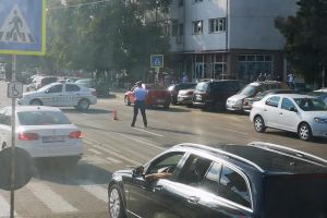 FOTO O femeie din Botoşani a fost rănită după ce a fost lovită de maşină pe trecerea de pietoni