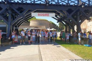 FOTO/VIDEO: Marşul Poştaşilor din Alba, ediţia a 41-a, în Cetatea Alba Carolina. Întrecere cu tradiţie, în care, tineri sau trecuţi de vârsta a doua, au mărşăluit pentru a-şi demonstra pregătirea fizică dobândită în teren zi de zi