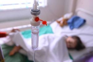 Borsec: 13 copii dintr-o tabără sportivă prezintă intoxicaţie alimentară