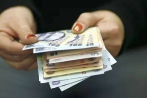 Peste jumătate din banii românilor se duc pe hrană şi utilităţi. Sub 6% din bugetul lunar, alocaţi pentru cultură şi recreaţie