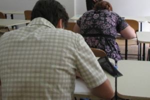 Peste 500 de candidaţi înscrişi la concursul de titularizare