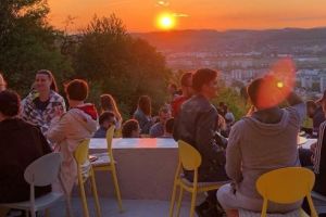 Astăzi: Sunset Cocktail Party la Platoul Corneşti