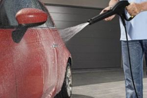 Mare grijă, vezi unde îţi speli maşina! Poţi fi amendat cu 500 de lei