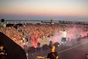 Neversea, a doua zi. Showuri incendiare cu Sean Paul şi Afrojack. Ce a făcut Sean Paul cu ceapa cerută organizatorilor