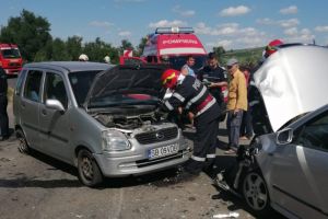FOTO – Accident grav în judeţul Sibiu – Cinci răniţi, printre care şi două fetiţe