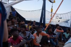 Salvini, sfidat de la obraz de salvatorii de migranţi din Mediterana. Insula Lampedusa, în alertă din cauza extremei stângi. Unii talieni, de partea lui: Salvini, unico capitano