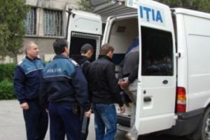 Au ajuns puşcăriaşi cu acte în regulă
