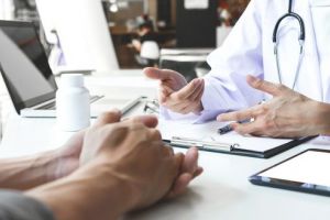 Sfaturi pentru românii care călătoresc în UE şi au certificat înlocuitor de card european de sănătate