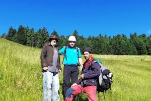 FOTO: Turişti cătaţi şi salvaţi de jandarmii montani în Cheile Tişiţei