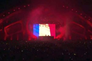 VIDEO| Noapte de neuitat la festivalul NEVERSEA: Melodia „Noi suntem români“ a lui Nicolae Furdui Iancu, cântată de zeci de mii de oameni, pe plaja din Constanţa