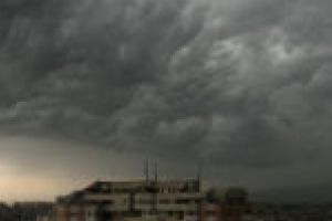 Ploi abundente la final de săptămână. Grindină, tunete şi fulgere în Banat