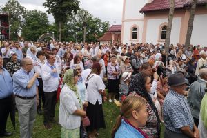 FOTO Biserică nou, sfinţită de PS Calinic Botoşăneanul. Sute de credincioşi prezenţi la eveniment