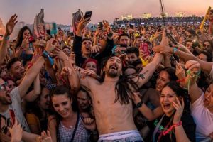Jessie J şi Steve Aoki au coborât în mijlocul celor peste 65.000 de fani prezenţi în a treia zi a festivalului Neversea