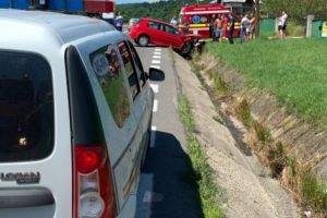 Accidente cu şoferi „parfumaţi”. Unul la Piteşti, celălalt la Drăganu