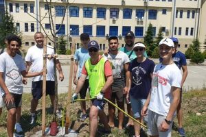 Voluntarii Constanta Restart“, actiune de intretinere a copacilor plantati recent in Ovidius Park (galerie foto)