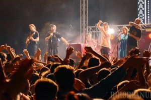 „Folcloru-i oxigen pentru un popor astmatic”: Subcarpaţi i-a făcut pe orădeni să cânte, să danseze şi să sară, la finalul Festivalui Medieval (FOTO / VIDEO)