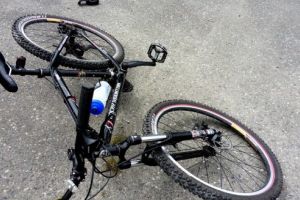 Biciclist căzut în şanţ în Corunca