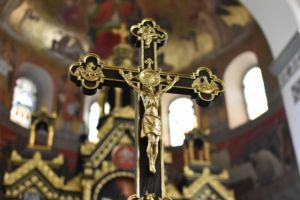 Ce sfinţi mari sărbătorim astăzi