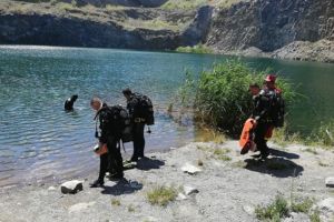 ISU Braşov avertizează: Înotul în Lacul de Smarald din Racoş este periculos