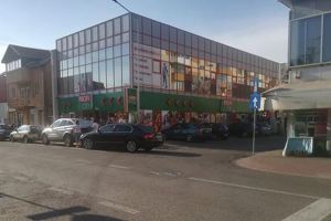 FOTO ȘTIREA TA: Parcare de ”boss” pe o stradă din Alba Iulia