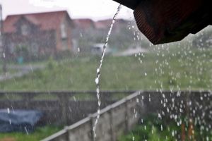 Cod portocaliu de vreme rea în Timiş. Meteorologii anunţă furtuni puternice şi grindină