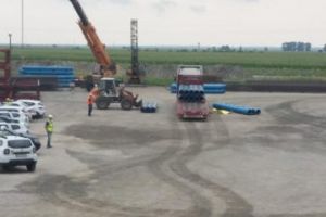 Accident mortal pe santierul podului peste Dunare. Muncitor de 51 de ani strivit de trei tevi din PVC