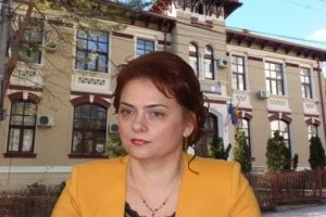 Vila şi conturile misterioase ale Genovevei Farcaş, la bilanţul a 2 ani de mandat la şefia ISJ Iaşi