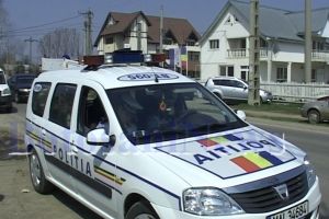 Autoturism urmărit de poliţişti pe o distanţă de 5 kilometri, după ce nu a oprit la semnal. Ce surpriză au avut oamenii legii!