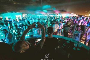 Petreceri de neuitat la Habit Club: Celebrul DJ german Zwette vine la Oradea!