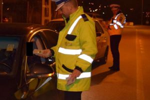 Doi şoferi prinşi băuţi la volan au dat de belea!