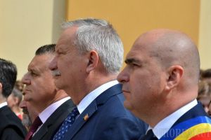 Politician, caut carismă!