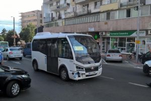 Autobuz electric al TPL, implicat într-un accident în Suceava