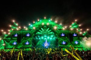 Steve Aoki a urcat din nou pe scenă alături de Quintino, în ultima zi a Festivalului Neversea