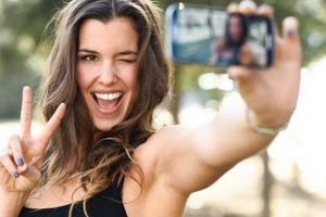 Patru reguli de etichetă atunci când faci selfie