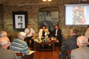 Antologia de poezie ”Anii scurţi” a Cleopatrei Lorinţiu, lansată la Biblioteca Judeţeană