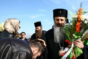 Un tânăr a fost hirotonit preot la o biserică din judeţul Botoşani. Mitropolitul Teofan i-a dat binecuvântarea