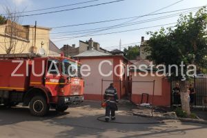 Imagini de la eveniment. Alerta la ISU Dobrogea. O locuinta din Constanta a fost cuprinsa de flacari (galerie foto+video) 