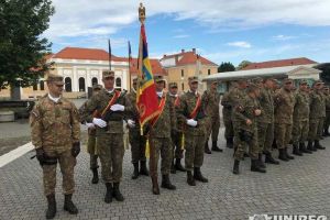 FOTO, LIVE VIDEO| Ceremonial militar în Piaţa Cetăţii din Alba Iulia: Lt. col. Ludovic Brok a preluat comanda Batalionului 136 Geniu “Apulum”