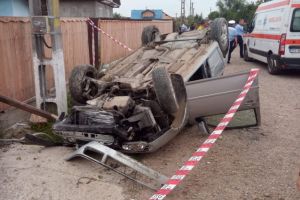 Un copil de 12 ani a murit dupa ce a plecat sa se plimbe cu masina fratelui sau si a provocat un accident rutier (galerie foto) 