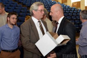 Cine se încumetă? Senatul Universităţii din Oradea îşi va alege luni noul preşedinte