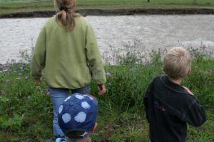 41 de copii abandonaţi aşteaptă o familie care să-i adopte