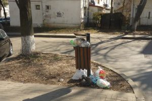 Educaţi cu sancţiuni! Botoşăneni amendaţi pentru gunoaiele aruncate la întâmplare