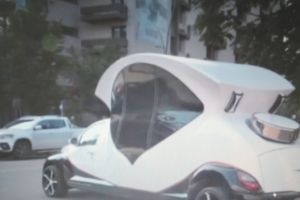 FOTO! O maşină modificată face senzaţie pe străzile din Botoşani. Proprietarul a investit 45.000 de euro în maşină şi o închiriază