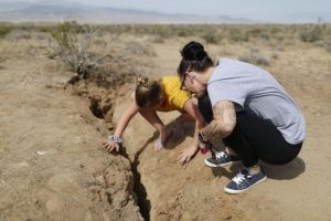 FOTO Efectele cutremurului din California – Crăpături uriaşe vizibile din satelit